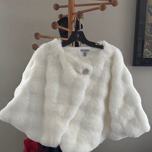 Nina Leonard White Faux Fur Cape